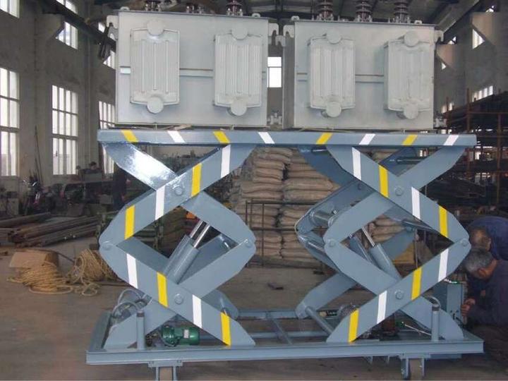 軌道行（háng）走移動升降平台