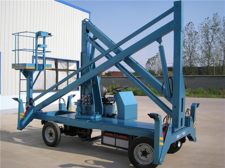 電瓶式曲臂升降（jiàng）機